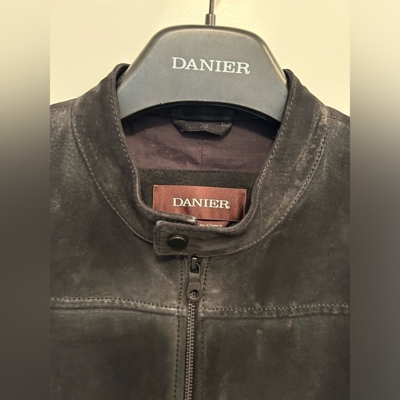 Danier Men’s Suede Jacket in Black.  Size Medium. - Picture 2 of 7